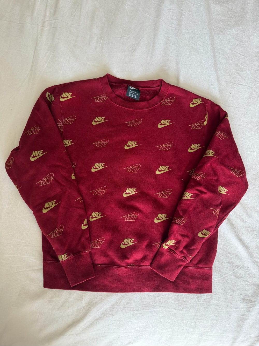 Nike Women’s Red and Gold Brand Logo Print Crewneck Sweatshirt